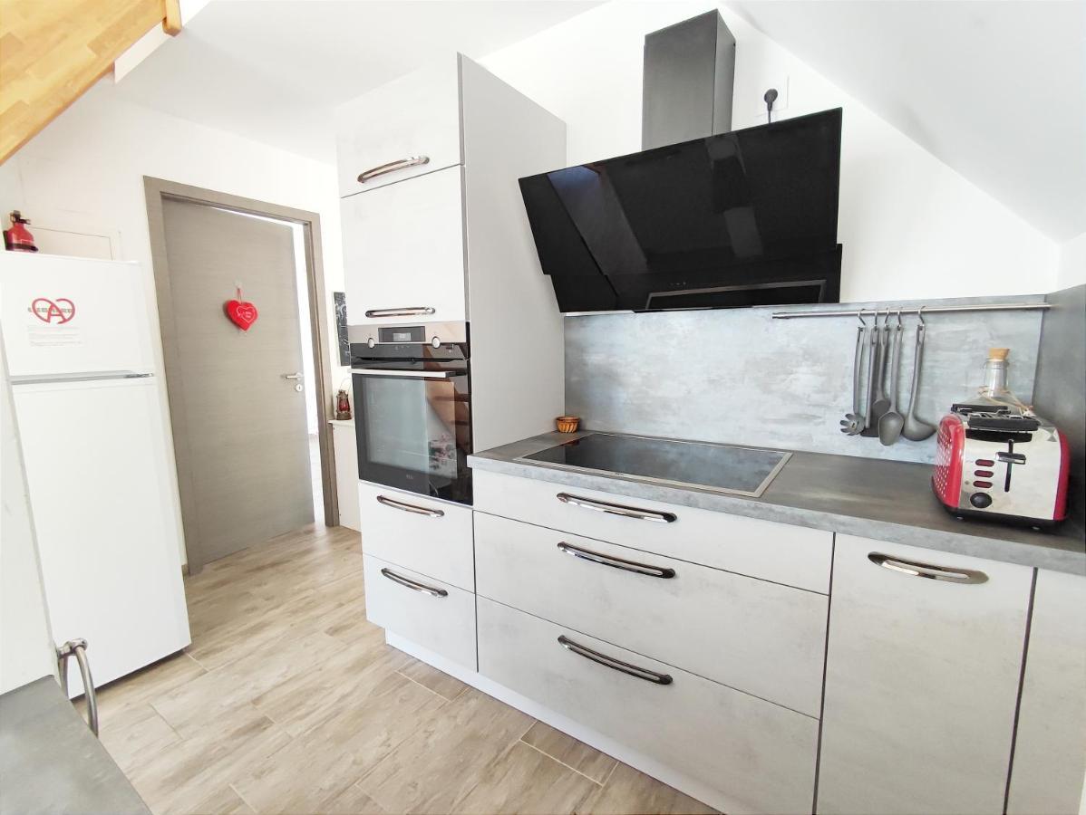 Janea Deep Red House Villa Reichsfeld Luaran gambar